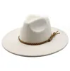 Geniş Memlu Şapkalar Klasik Süet 9.5cm Fedora Şapkası Kadınlar Erkekler Kilisesi Caz ​​Süsleme Resmi Elbise CA Bırak Teslimat Moda Aksesuarları S DH9GJ