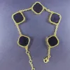 Браслет Клевер Дизайнерские женские браслеты с подвесками Роскошные ювелирные изделия Женские классические серебряные позолоченные ремесленные цвета Четырехлистный клеверный браслет из перламутра