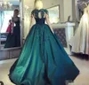 빈티지 헌터 그린 Quinceanera 드레스 새틴 레이스 아플리케 보석 넥 롱 발행 슬리브 고급 스위트 스위트 16 무도회 볼 가운