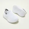 Athletic Outdoor Girls Bieganie dzianiny oddychające lekkie wygodne buty do chodzenia dla maluch dzieci Sneakers Sneakers Spring 230915