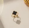 Designer Love Ring 2024 Gioielli di moda Van Clove Band Classico 4 Anello a quattro foglie Anello con farfalla di diamanti Anello in oro argentato con marchio aperto Anello a cuore di San Valentino Mo Wjgz