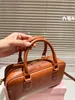 Designer Retro Bowling Bag Femme 2023 Nouveau Cool Ins Network Celebrity Commute tout diagonale croix Small Square Zhu CI 32