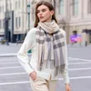 Szaliki 2023 Contrast Color Cold Salif Scarf Winter Wintertylity Sense Sense Warm Para Szalonki Kobiety muzułmańskie hiżab Poncho 230914