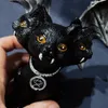 Decoratieve objecten Beeldjes Donker 3 Hoofden Kat met Vleermuisvleugels Beelden voor Halloween Decoratie Zwarte Kat Ornamenten voor Thuis Sculpturen Beeldjes Decoratie 230914