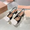 Sandálias de designer moda mules borboleta nó designer senhoras vestido sapatos de borracha pérola decro mulheres sapatos robusto salto tornozelo envoltório feminino sapatos de couro patente casual