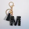 Porte-clés Lettre noire Porte-clés avec de longs glands Glitter Résine A-Z Initiales Alphabet Keyring Pendentif Femmes Sac à main Téléphone Cadeaux décoratifs