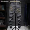 Homens streetwear hip hop japonês vento chinês dragão bordado fino ajuste calças de brim retas homem motocicleta motociclista denim Pants205p