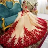 Röd romantisk prinsessa bröllopsklänningar illusion hals beed 3d-floral applikationer mössa ärm brudklänningar underbara katedral tåg wed220b