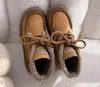 Zimowe damskie buty śnieżne prawdziwe skórzane ciepłe jagnięce wełniane krótkie buty Wygodne grube koronkowe płaskie buty wodoodporne rozmiar 35-40