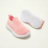 Athletic Outdoor Girls Bieganie dzianiny oddychające lekkie wygodne buty do chodzenia dla maluch dzieci Sneakers Sneakers Spring 230915