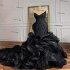 Abiti da sposa a sirena rosso nero Corsetto con lacci gotico sul retro Increspature a cascata treno Organza Abiti da sposa principessa242u