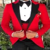 Slim Fit Red Groom Tuxedos Black Peak Lapel Groomsman Wedding 3 -częściowy garnitur moda Men Business PROM Kurtka Blazerjacket Pants TI219F