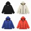 男性用のデザイナージャケット冬の膨らみジャケットコートパッドと厚いウィンドブレーカークラシックフード付きジップウォームマターモンクレアジャッケ222n