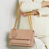 Sadelpåse luxurys handväskor crossbody designer väskor högkvalitativa mode axelpåsar kedjor läder väskväskor för kvinnor interiör slot ficka klaffficka röda väskor