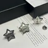 Marca Designer Jóias Broches Mulheres Homens Casais Luxo Cristal Cobre Carta Estrela Broche Terno Laple Pin Branco Cinza Metal Presente de Natal Acessórios de Jóias