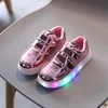 Athlétique en plein air enfants chaussures LED mode baskets lumineuses pour filles garçons solide antidérapant Skate enfants semelle lumineuse décontracté Zapatillas 230915