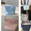 Mucu y bolsas de ébano Bolsa de nylon Nylon Bucket Purse Bordado Commuting Housing Implood Tote Portable Axila pequeña Hand222T