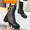 2023-Designer-Stiefel, kurze Martin-Stiefel, strukturierter Rindslederverschluss. Brand Elements hat bequeme, schmal geschnittene Damenstiefel von hoher Qualität entworfen