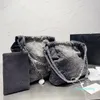 Designer -bag Denim Shopping fourre-tout Backpack Travel Woman Woman Sling Body Sac à main le plus cher avec des sacs à main Luxurys matelassés en chaîne argentée