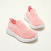 Athletic Outdoor Girls Bieganie dzianiny oddychające lekkie wygodne buty do chodzenia dla maluch dzieci Sneakers Sneakers Spring 230915