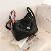 % 50 indirim satışı ve modaya uygun yastık tek omuz crossbody yabancı stil lychee desen taşınabilir kadın doku doktoru çantası modeli 542