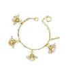 Bijoux de luxe pour femmes, Bracelet en or, abeille Vintage à la mode et Simple, associée à des lettres de conception de perles décorées en cuivre éblouissant, Bracelet pour femmes