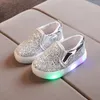 Zapatillas d'athlétisme en plein air pour enfants, chaussures brillantes à LED, à paillettes, décontractées, à la mode, pour garçons/filles, Nio 230915