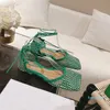 Designer kvinnor sommar sandaler mode mesh kvinna sandaler kristall läder gladiator låga klackar lägenheter