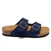 Birkestocks tofflor Boston Clogs Sandal Designer Sneakers CLOG Sandaler Arizona Män kvinnor glider svart vitt mocka läder spänne remplattform platt bilder