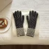 Gants en cachemire élégants pour écran tactile, mitaines patchwork pour hommes et femmes, chauds, antidérapants, en pure laine, tricotés, cadeau pour filles, couleur noir et blanc