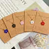 Charms koreansk modeblomma hänge halsband för tjej kvinnor vit gul färg trendig choker gåva sommar grossist 230915