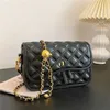 50% de desconto na liquidação Nova corrente feminina 2023 elegante lingge metal bola ombro e versátil bolsa crossbody modelo 542