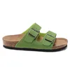 Birkestocks tofflor Boston Clogs Sandal Designer Sneakers CLOG Sandaler Arizona Män kvinnor glider svart vitt mocka läder spänne remplattform platt bilder