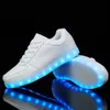 Athletic Outdoor Kriativ Luminous Sneakers Glowing Light Up Shoes Kids Boy Led för vuxna barn tofflor USB Ladda grossist 230915