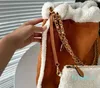 Sac à bandoulière en laine classique pour femmes, sacs à bandoulière à chaîne, sac à main doux et confortable, fourre-tout d'hiver de grande capacité