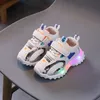 Athletic Outdoor Kid Shoes Led Light Casual Shoe 2023 Spring New Girl Sports Boy Luminous Breattable Mesh Studenter som kör 230915