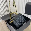 Kvinnor Luxury Brand Bag Box Bag Handväska Crossbody Bag Metal Chain Ryggsäck Handle Box BOG MINI STORLEK 17 CM