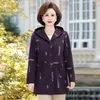 Płaszcz damski płaszcz z kapturem w średnim wieku dla kobiet cienki wiatraka luźna rozmiar górna moda odzieży wierzchniej 5xl wiosna i jesień