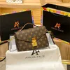 Hong Kong Niche Design Light Luxury Postman For Women 2023 New Fashion äkta läder vintage Cross Body Small Square Bag Code99