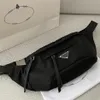 Trójkąt designerski torby w talii czarne opakowania fanny męskie torby kobiet worki na klatkę piersiową Wysokiej jakości luksusowy designer