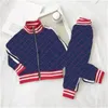 Tuta per bambini Set di abbigliamento a maniche lunghe Ragazze Ragazzi Giacca + pantaloni di lusso Abiti da due pezzi Primavera Autunno Moda Abiti per bambini