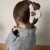 Kvinnor Plush Hair Claw Faux Rabbit Fur Hair Clip Soft Faux Fur Barrettes Fashion Hairn Pin Flocked Bear-Shape Hair Accessories