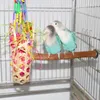 Diğer kuş malzemeleri asılı kafes çiğneme rafı komik yaratıcı toksik olmayan serbest bırakma basıncı 34x7cm kuşlar ısırık oyuncaklar renkli