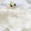 Cobertores 1 pc 51x63 polegadas cobertor de malha macio colcha quente nórdico bolas brancas sofá de ar condicionado para camas decoração moderna do quarto