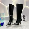 Bottes décoratives au genou pour femmes Bout pointu Talons aiguilles Botte en cuir de veau Semelle en cuir pour femmes Designer de luxe Mode Soirée Chaussures de soirée Chaussures d'usine Taille 35-41