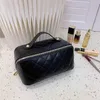 Grande dame en cuir sacs à cosmétiques mode maquillage sac femmes Designers toilette voyage pochette dames sacs à main cadeau petit bourse 217C