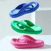 Tofflor sommarkvinnor sandaler fashionabla non slip anti lukt tjock botten slitstarka eva herrar strand flip flops qt596