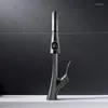 Torneiras de cozinha preto inteligente torneira pull out chuveiro misturador único punho deck montado display digital 360 rotativa torneiras frias