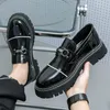 Scarpe Lefu da uomo con suola spessa e rialzata, moda casual, decorazione con fibbia in metallo, scarpe da lavoro versatili