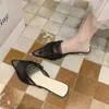 Tofflor baotou halvtäck kvinnlig 2023 vår- och sommar sagan net röd spets mulskor mesh pekade pärla yttre slitage sandaler
